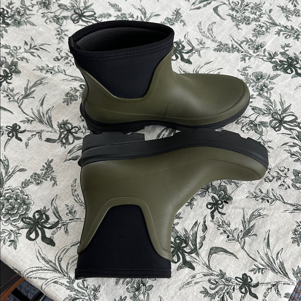 Bogs Hazel Chelsea Boot, size 10 Women’s. - Picture 2 of 4